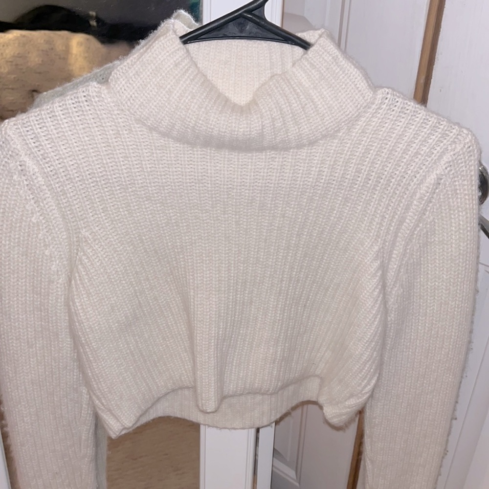 Elie Tahari cream cropped sweater